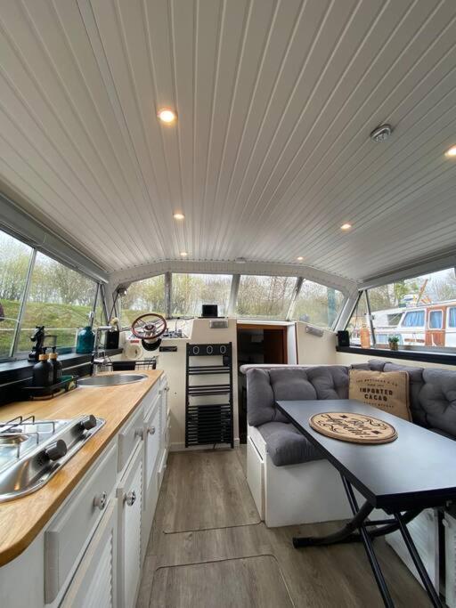 Charmant Bateau Sur La Marne Ла-Ферте-су-Жуарр Екстер'єр фото